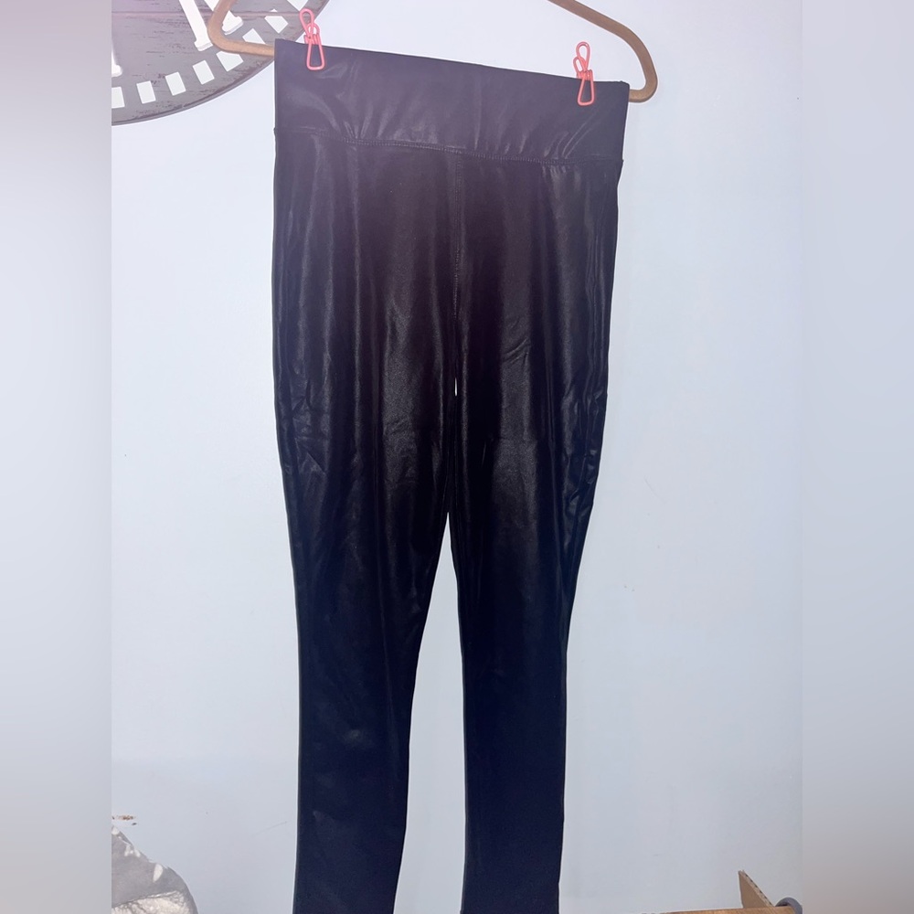 BBJ Los Angeles synthetic black leather skinny pants size medium